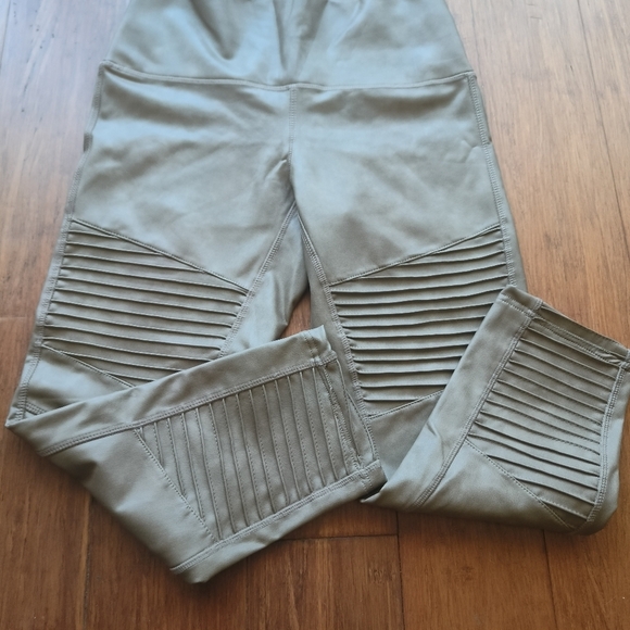 7 FOR ALL MANKIND capri legging size M coffee color Pleated Knit High Waist Moto - Picture 15 of 16